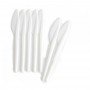 Cuchillos de plástico desechables en color blanco. 100 uds